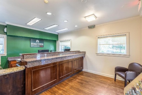 HomeTowne Studios by Red Roof Orlando - Casselberry - image 22