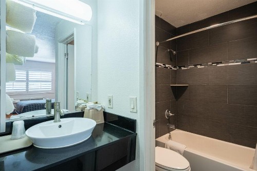 Coastal Valley Inn - Monterey - image 12