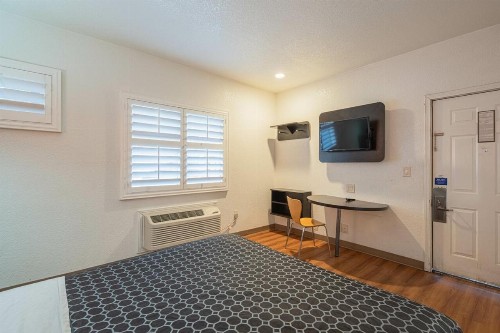 Coastal Valley Inn - Monterey - image 14