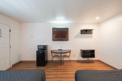 Coastal Valley Inn - Monterey - image 16