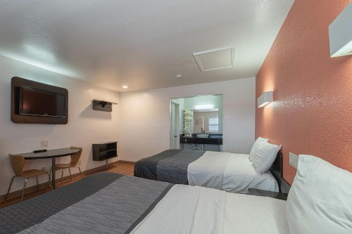 Coastal Valley Inn - Monterey - image 26