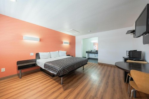 Coastal Valley Inn - Monterey - image 30