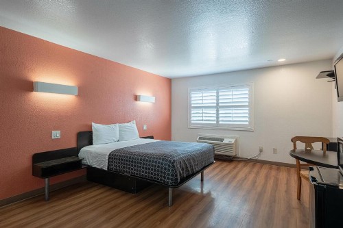 Coastal Valley Inn - Monterey - image 32
