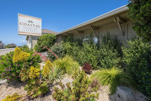 Coastal Valley Inn - Monterey - image 35