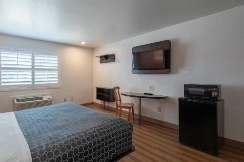 Coastal Valley Inn - Monterey - image 7