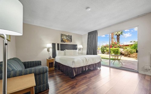 Travelodge by Wyndham Cathedral City - image 15