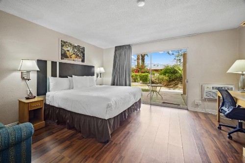 Travelodge by Wyndham Cathedral City - image 16