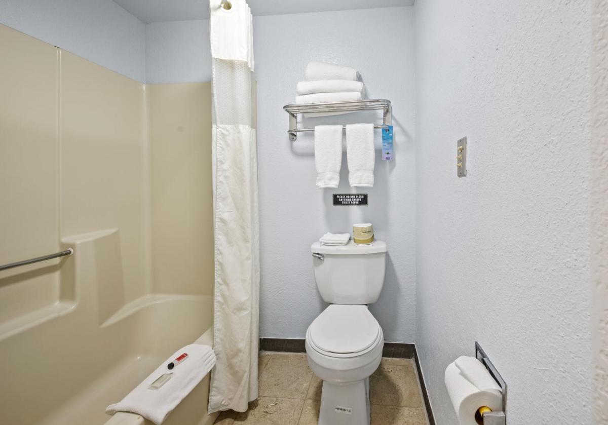 Travelodge by Wyndham Cathedral City - image 3