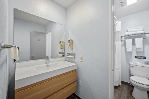 Travelodge by Wyndham Cathedral City - image 7