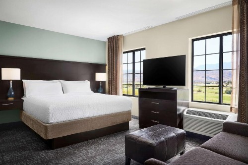 Staybridge Suites Cathedral City – Palm Springs an IHG Hotel - image 10