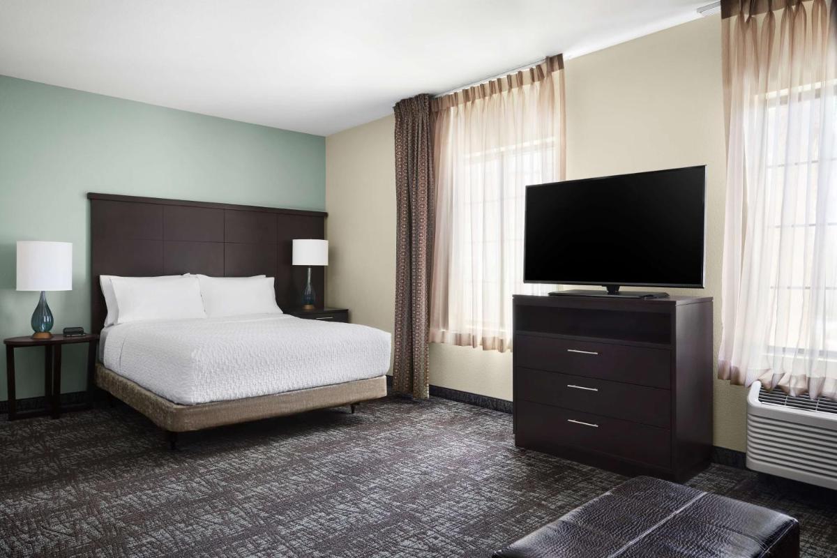 Staybridge Suites Cathedral City – Palm Springs an IHG Hotel - image 2