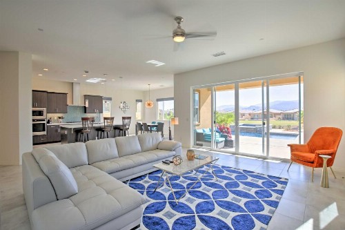 Spacious Low-Desert Oasis Swim Soak and Sightsee! - image 1
