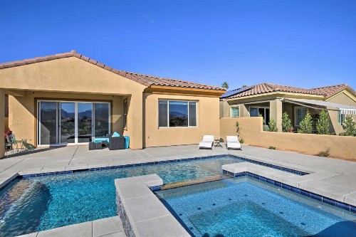 Spacious Low-Desert Oasis Swim Soak and Sightsee! - image 4
