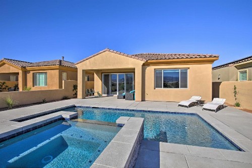 Spacious Low-Desert Oasis Swim Soak and Sightsee! - image 8