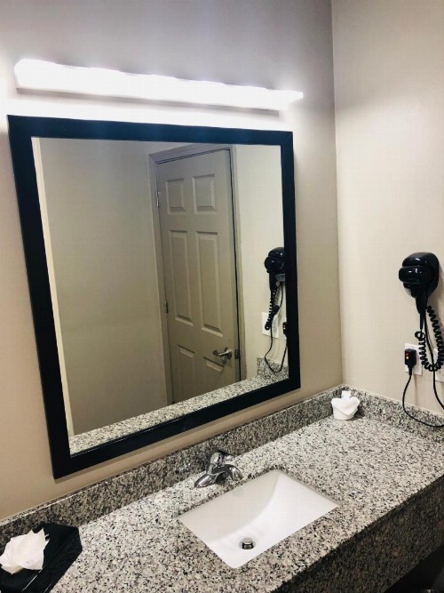 Catoosa Inn & Suites - image 11