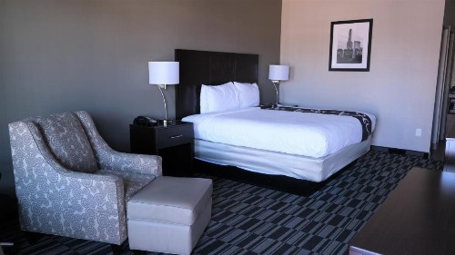 Catoosa Inn & Suites - image 3