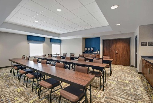 Hampton Inn Cave City KY - image 2