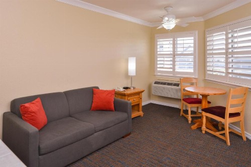 Cayucos Beach Inn - image 12