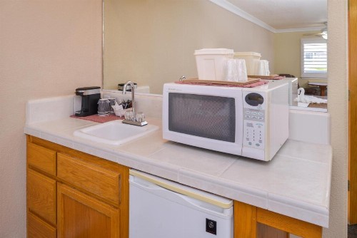 Cayucos Beach Inn - image 15