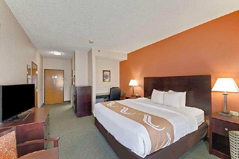 Quality Inn - image 5