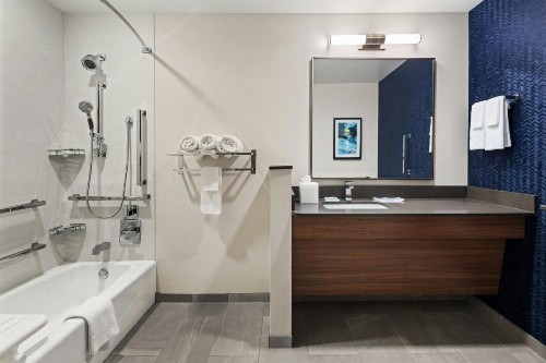 La Quinta by Wyndham Cedar Rapids - image 12