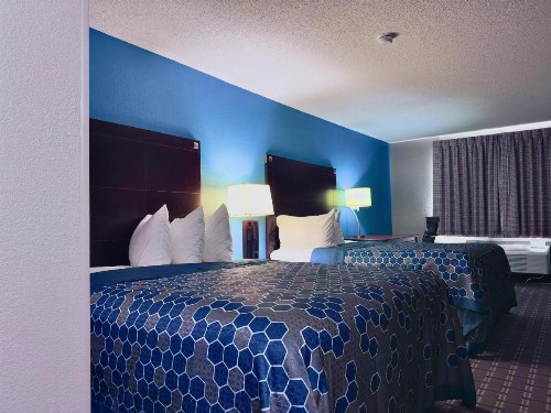 Economy Inn & Suites Cedar Rapids - image 10