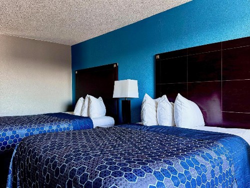 Economy Inn & Suites Cedar Rapids - image 2