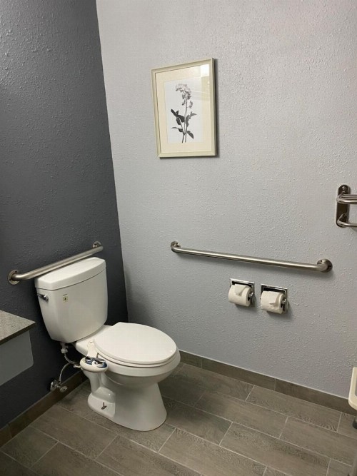 Economy Inn & Suites Cedar Rapids - image 23