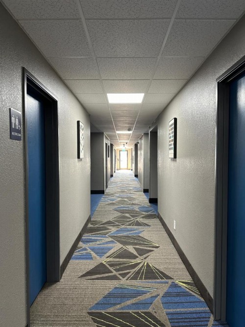 Economy Inn & Suites Cedar Rapids - image 28