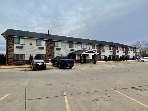 Economy Inn & Suites Cedar Rapids - image 35