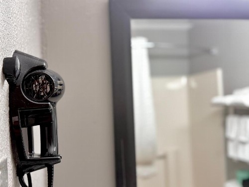 Economy Inn & Suites Cedar Rapids - image 39