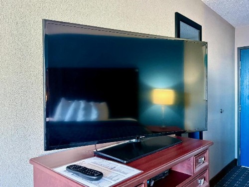 Economy Inn & Suites Cedar Rapids - image 42