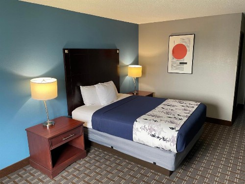 Economy Inn & Suites Cedar Rapids - image 46