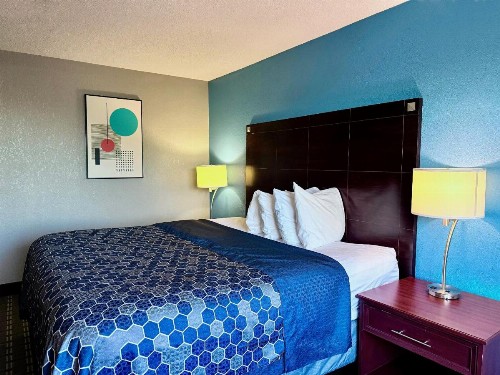 Economy Inn & Suites Cedar Rapids - image 7
