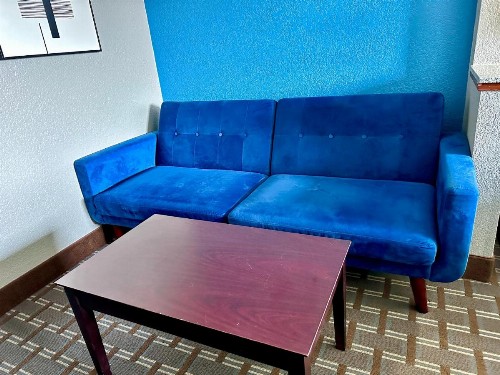 Economy Inn & Suites Cedar Rapids - image 8