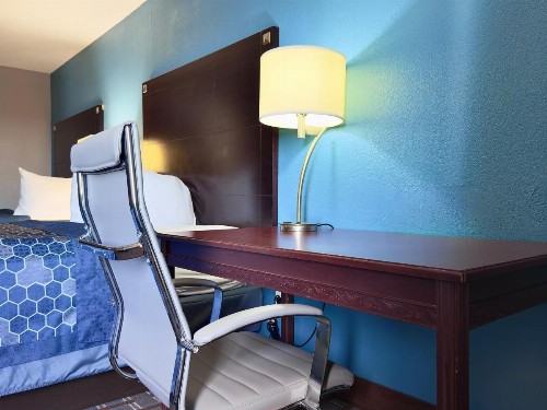Economy Inn & Suites Cedar Rapids - image 9