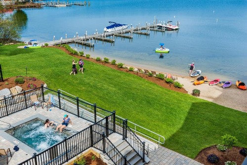 Center Harbor Inn - image 2