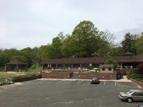 Chalet Inn & Suites