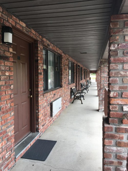Chalet Inn & Suites - image 3