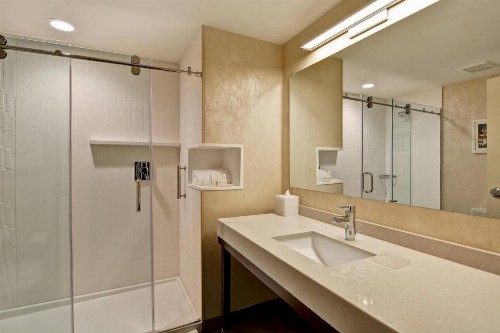 Courtyard by Marriott Long Island Islip/Courthouse Complex - image 21