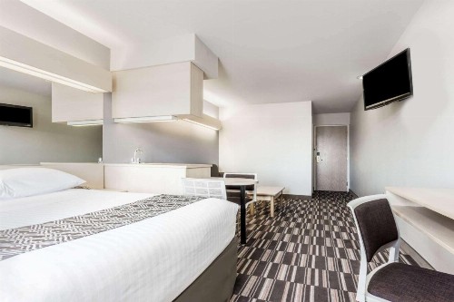 Microtel Inn & Suites Modesto - image 12