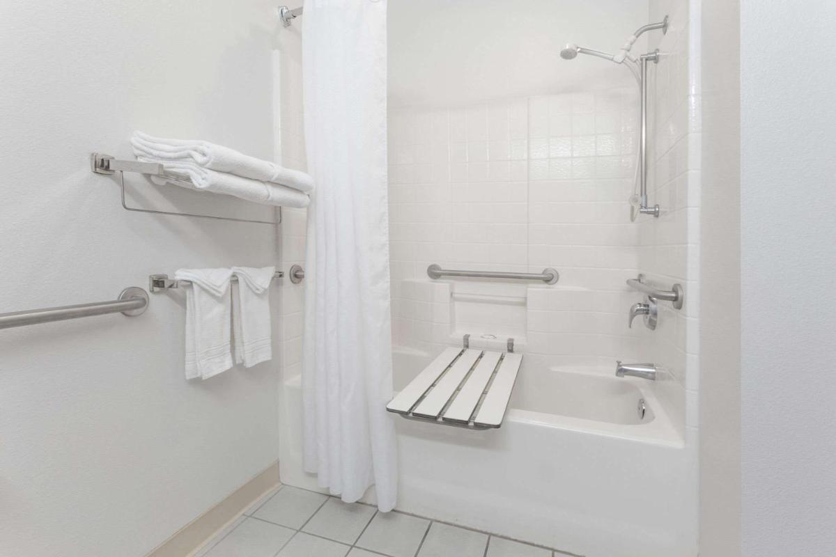 Microtel Inn & Suites Modesto - image 5