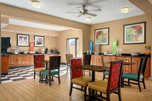 Hampton Inn Phoenix-Chandler - image 10