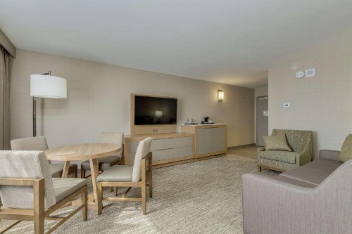 DoubleTree by Hilton Chandler Phoenix AZ - image 2