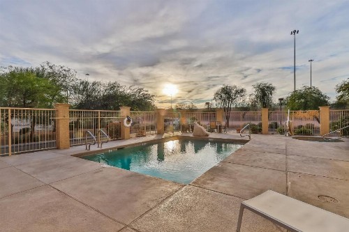 Country Inn & Suites by Radisson Chandler - image 1