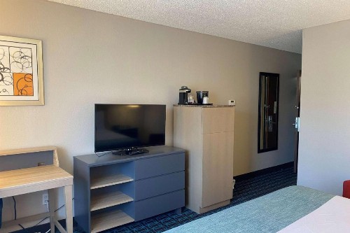 Country Inn & Suites by Radisson Chandler - image 11