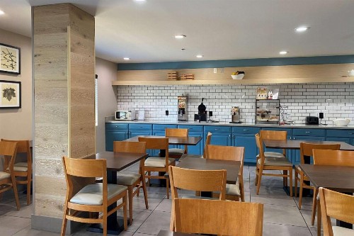 Country Inn & Suites by Radisson Chandler - image 4
