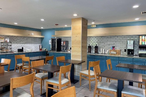 Country Inn & Suites by Radisson Chandler - image 5