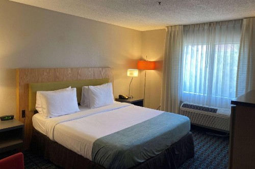 Country Inn & Suites by Radisson Chandler - image 8
