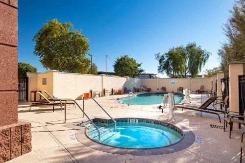 Fairfield Inn and Suites Phoenix Chandler Fashion Center - image 13